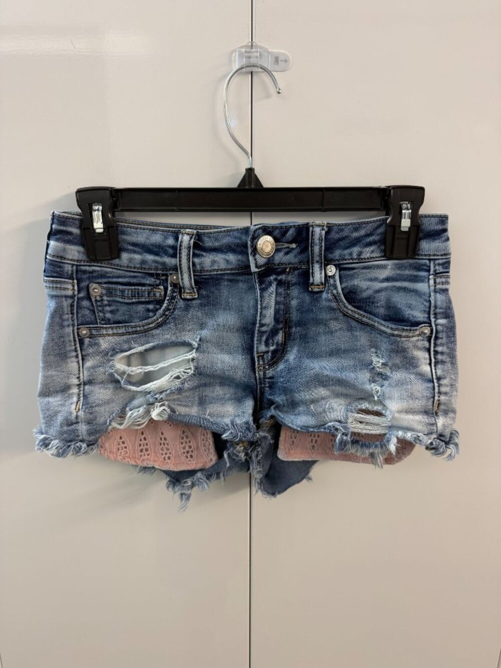American Eagle Womens Size 2 Distressed Denim Shortie Cut-Offs With Lace Pockets